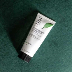 NYM BAUME Nettoyant Démaquillant - 100ml -Magasin De Produits De Soins nym baume nettoy demaq 100ml 2