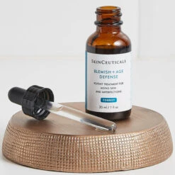 SkinCeuticals SKIN CEUTICALS BLEMISH + AGE DEFENSE Sérum Anti-Imperfections 30ml -Magasin De Produits De Soins skin ceuticals blemish age defense serum anti imperfections 30ml 3